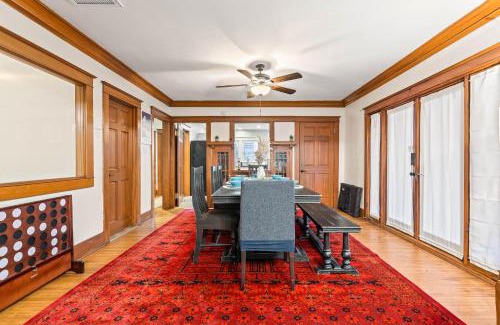 Eastside House | Bright Coastal Escape 4 Bedroom 2 Bath Near CSULB Long Beach Airport and Beach