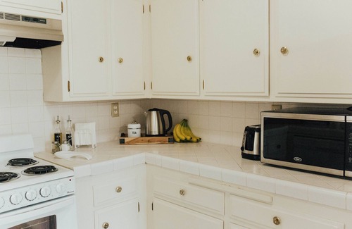 Greenacres Apartment | Bright Elegant Apartment with Private Garden Patio