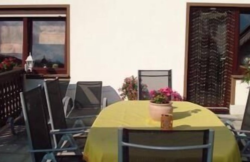 Frankenhain Apartment | Bright flat in Frankenhain with barbecue