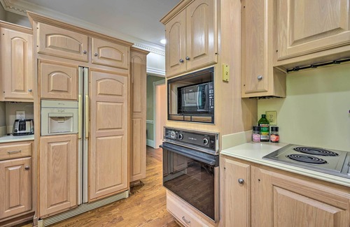 Greensboro House | Bright Greensboro Escape ~ 1 Mi to Downtown