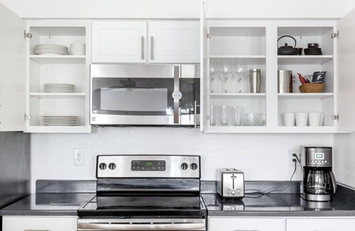 Milpitas Apartment | Bright Milpitas 1BR w/ W/D, Gym, Pool + Spa, near freeways, by Blueground