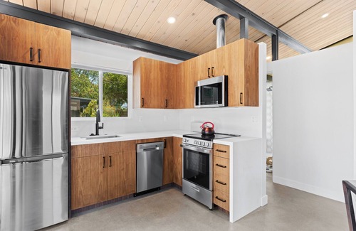 Claremont Cottage | Bright, Modern 1BR ADU in Claremont with Seamless Indoor-Outdoor Living