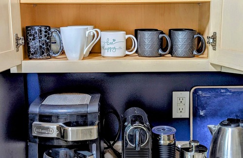 Kingsport Apartment | Bright, modern and inviting apartment on a quaint residential street