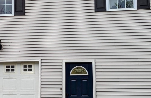 Kingsport Apartment | Bright, modern and inviting apartment on a quaint residential street