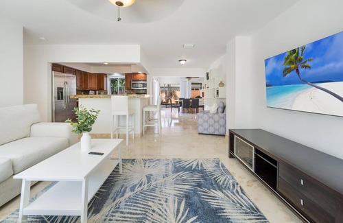 Harbor Village House | Bright Oasis Home w Pool & Palm Trees Near Beach!