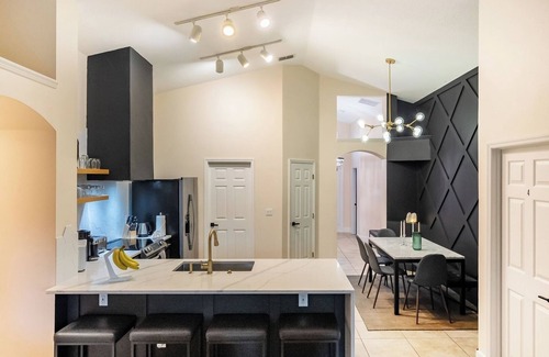 Sunrise Lakes Apartment | Bright Queen BR + Pool Retreat Near Disney