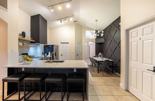 Sunrise Lakes Apartment | Bright Queen BR + Pool Retreat Near Disney