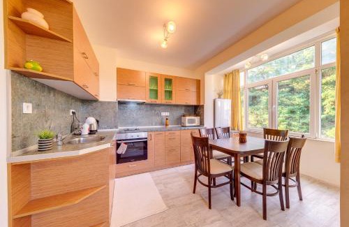 Smolyan Apartment | Bright retreat with Balcony & Mountain Views by Flat Manаger