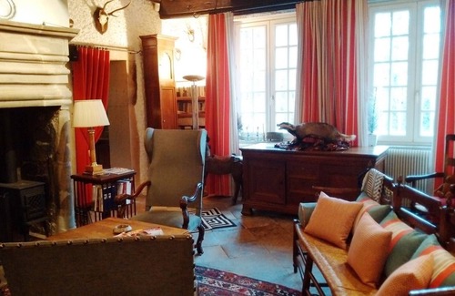 Aydoilles Bed & Breakfast | Bright room with common areas and tennis court in Aydoilles