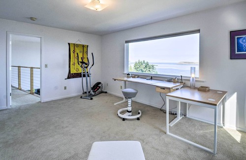 Diamond Point Apartment | Bright Sequim Duplex w/ Views of Waterway!