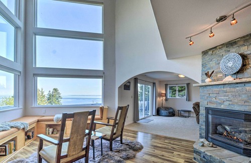 Diamond Point Apartment | Bright Sequim Duplex w/ Views of Waterway!