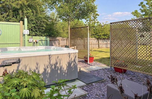 Chappel Cottage | Bright spacious with a lovely garden with hot tub.