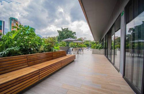 La Aguacatala Apartment | Bright Studio Topfloor A/C, Poblado Coworking1412