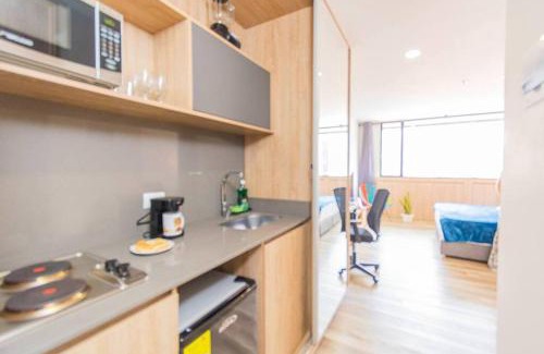 La Aguacatala Apartment | Bright Studio Topfloor A/C, Poblado Coworking1412