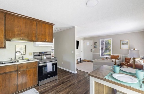 Old Irving Park Apartment | Bright & Stylish Retreat w/Workspace + Cozy Lounge