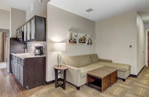 Downtown Baltimore Hotel | Bright Suite w/Packed Kitchen for Comfortable Extended Stays - 4 Units