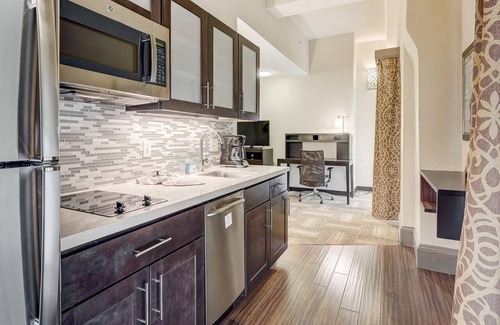 Downtown Baltimore Hotel | Bright Suite w/Packed Kitchen for Comfortable Extended Stays - 4 Units