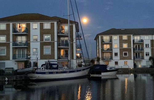 Seafront Apartment | Brighton marina