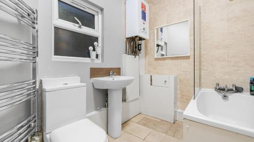 Hackney Apartment | Brilliant 2 Bedrooms Flat Next to The Station