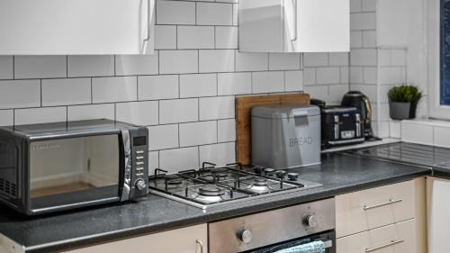 Hackney Apartment | Brilliant 2 Bedrooms Flat Next to The Station