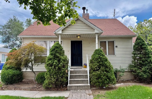 Midvale House | Brilliant bungalow in Midvale ski/hike, fishing, recreational activities