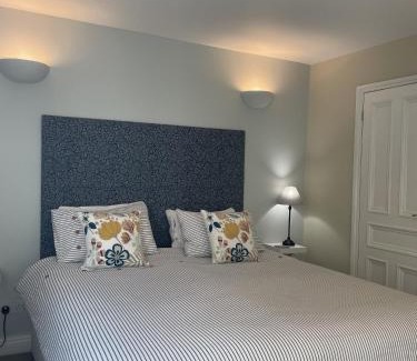 Clifton Apartment | Bristol townhouse with harbour views. Sleeps 7
