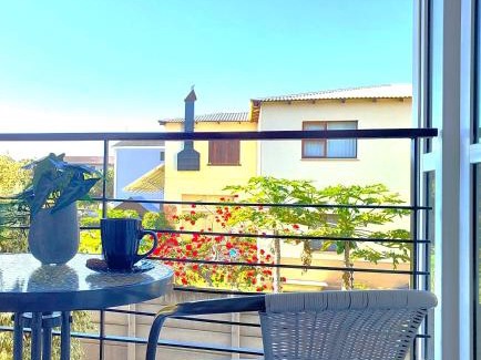 Walmer Apartment | Brizzys Balcony Luxe Retreat Great Location!