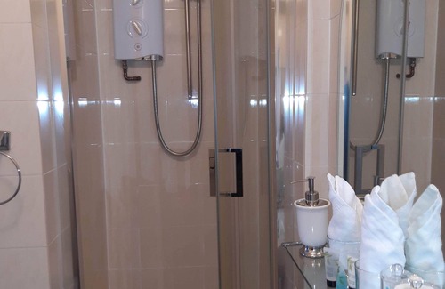 Upper Town House | Brocks Guest House