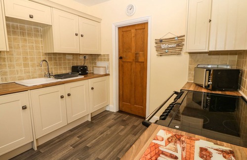 Arthog Cottage | BRON ABER, pet friendly, with open fire in Arthog