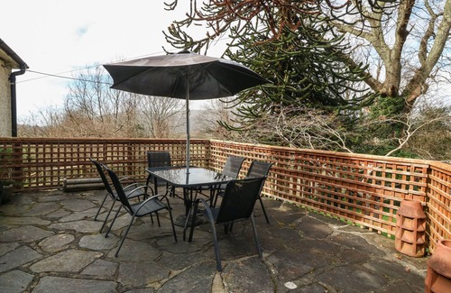 Arthog Cottage | BRON ABER, pet friendly, with open fire in Arthog