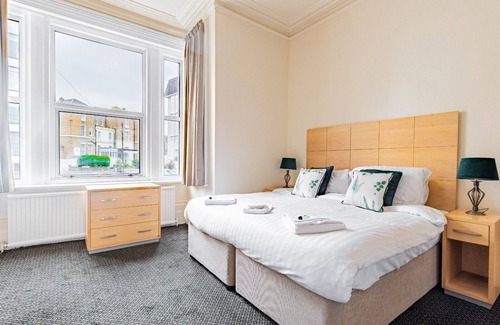 Bournemouth City Centre House | Brooklands Lodge