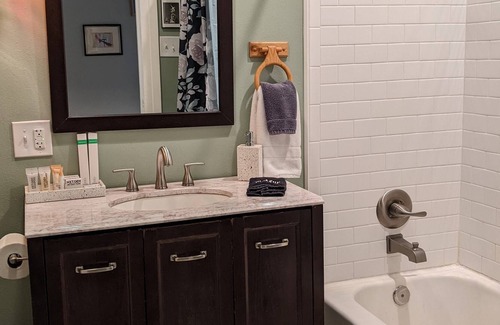 Capital View House | Brooks Solar House with Backyard Spa Oasis