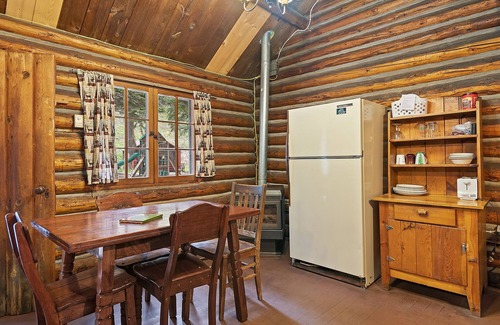 Cheyenne Crossing Cabin | Brookside Cabin On Spearfish Creek