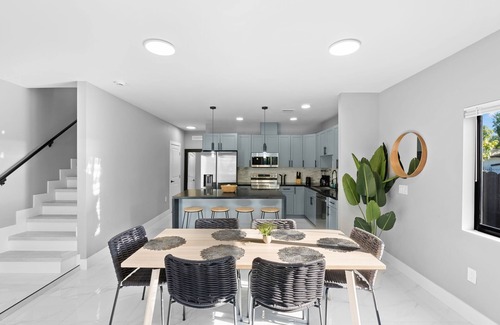 Liberty City Condo | Brown House