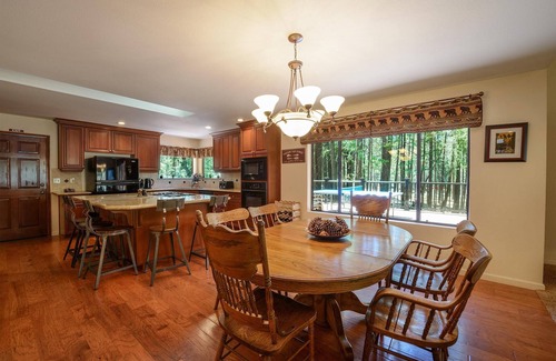 North Wawona House | Bruin's Den