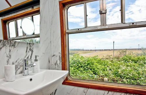 Dawlish Warren Ski Chalet | Brunel Boutique Railway Carriage 5