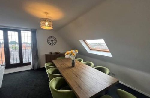 City Centre Apartment | BS - Luxury top floor 4 bed apartment with garage in town centre - NO LIFT