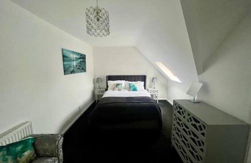 City Centre Apartment | BS - Luxury top floor 4 bed apartment with garage in town centre - NO LIFT