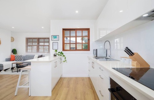 Merewether Apartment | Buchanan Hideout Cosy Bungalow by Merewether Beach