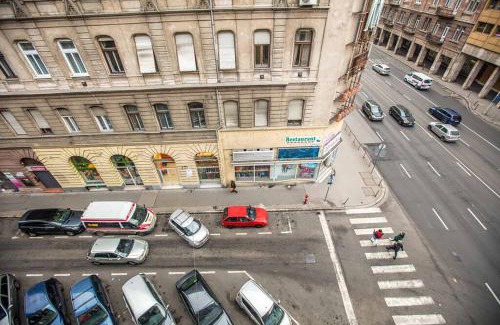 Nepszinhaz negyed House | budapest centre flat