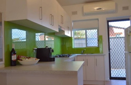 Largs North Apartment | Budget Beachside Accommodation