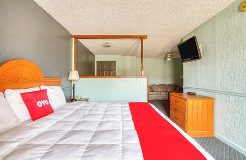 South Tulsa Hotel | Budget-Friendly Room w/King Bed Perfect for an Affordable Weekend Escape