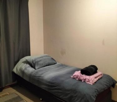 Clayton House | Budget Homestay in Clayton - PRIVATE ROOM