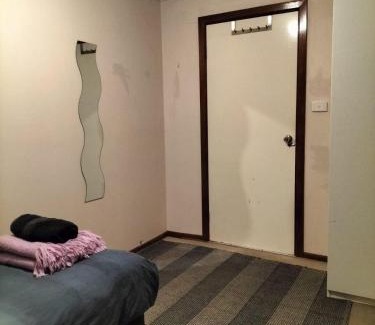 Clayton House | Budget Homestay in Clayton - PRIVATE ROOM