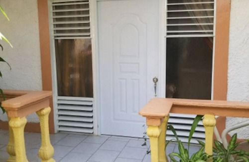 Cabarete Apartment | Budget room in Cabarete guesthouse, near beach and shops/restaurants