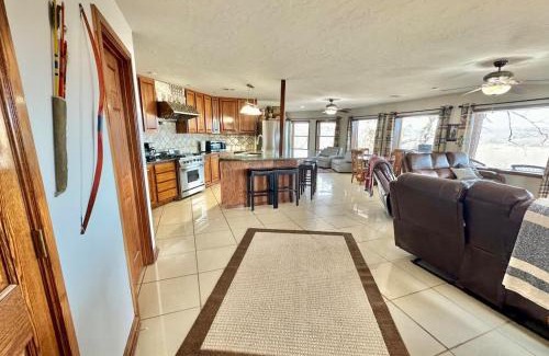 Tahlequah House | Buffalo Cabin Gorgeous Illinois River view