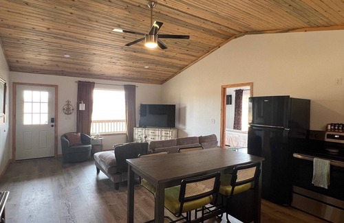 Jasper House | Buffalo Pastures Retreat - Minutes to Jasper Square
