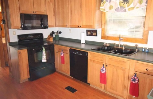 Flat Hollow Marina House | Bullwinkle Inn' private dock, hot tub, quiet water