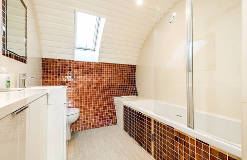 Etchinghill Cottage | Bumble Barn