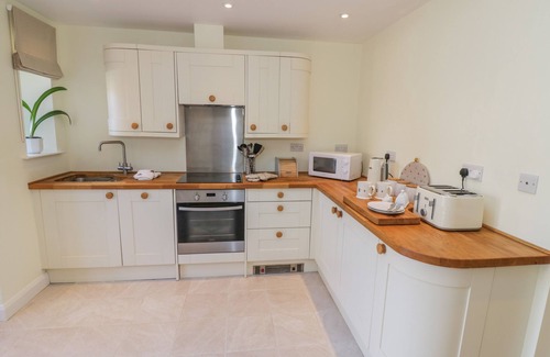 Sibford Gower Cottage | BUMBLE COTTAGE, family friendly, with open fire in Tysoe